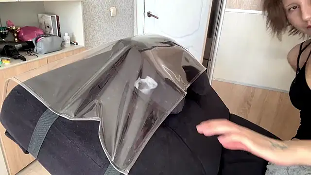 Snapshot of WuhhwLina chatting on 15, 4, 2026 WuhhwLina online show from 15, 4, 2026