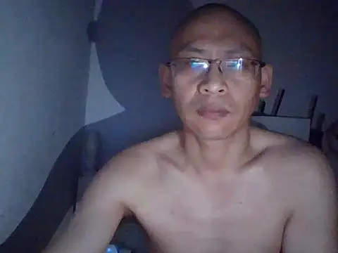 Snapshot of benly118 chatting on 15, 4, 2026 benly118 online show from 15, 4, 2026