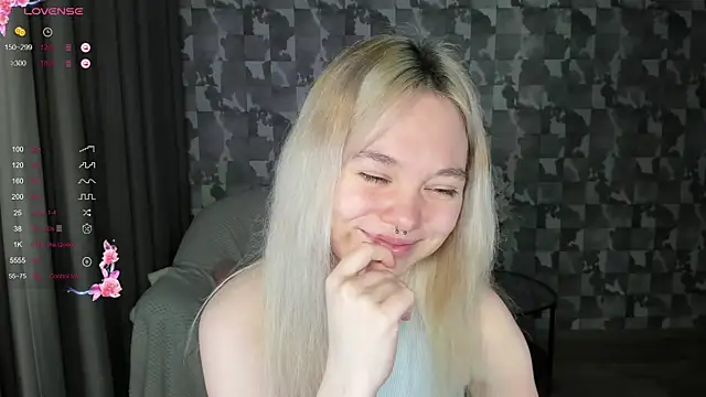 Snapshot of Anna_Delon chatting on 22, 4, 2026 Anna Delon online show from 22, 4, 2026
