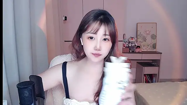 Snapshot of MissBunny_2026 chatting on 12, 5, 2026 MissBunny 2026 online show from 12, 5, 2026