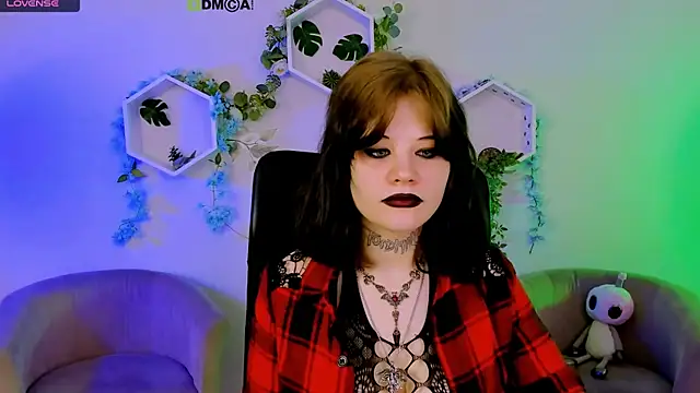 nikki kiss  online show from 17, 6, 2026