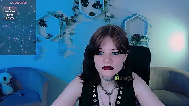 nikki kiss  online show from 19, 6, 2026