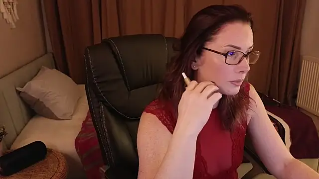 Snapshot of Sharon_Red chatting on 7, 12, 2024 Sharon Red online show from 7, 12, 2024