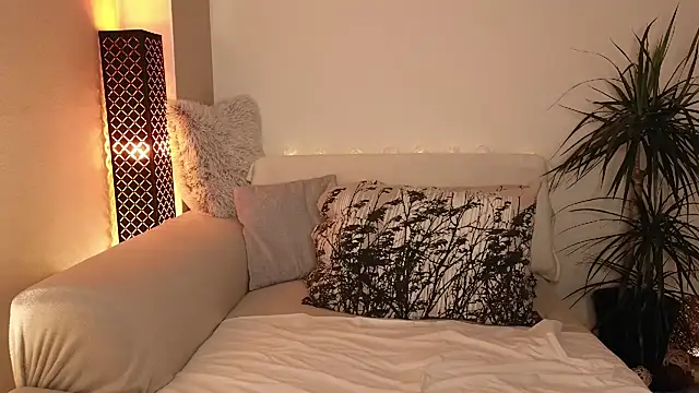 Snapshot of Sharon_Red chatting on 17, 2, 2025 Sharon Red online show from 17, 2, 2025