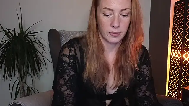 Snapshot of Sharon_Red chatting on 4, 10, 2025 Sharon Red online show from 4, 10, 2025