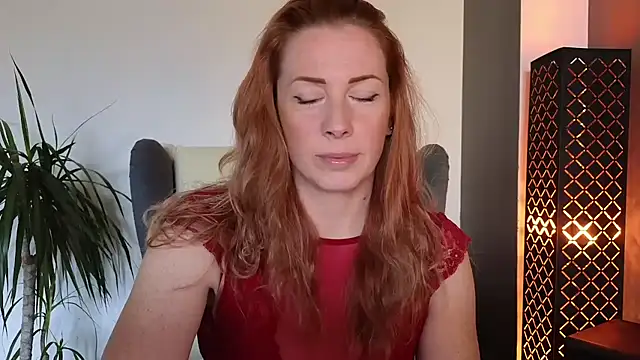 Snapshot of Sharon_Red chatting on 21, 10, 2025 Sharon Red online show from 21, 10, 2025