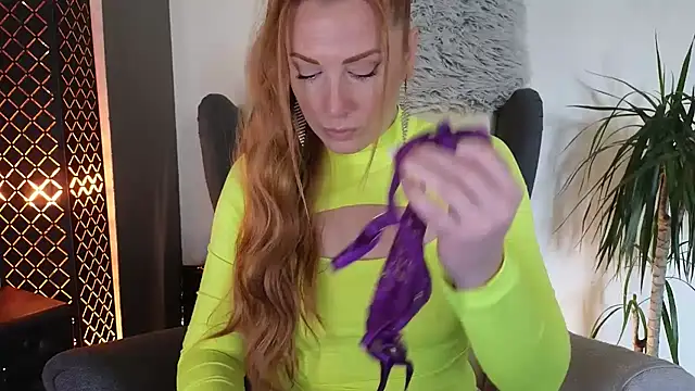 Snapshot of Sharon_Red chatting on 31, 10, 2025 Sharon Red online show from 31, 10, 2025