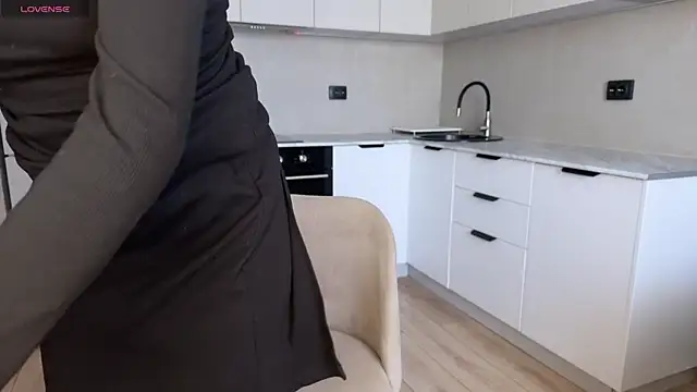 Snapshot of Molly_Beauti chatting on 14, 4, 2026 Molly Beauti online show from 14, 4, 2026