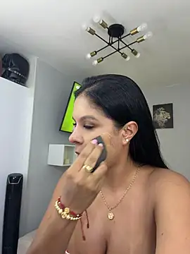 Snapshot of Elara_Luxe chatting on 7, 7, 2026 Elara Luxe online show from 7, 7, 2026