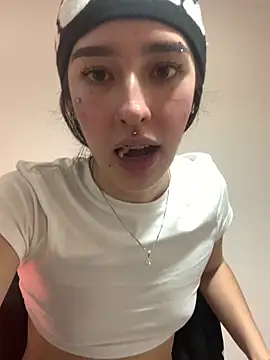 Snapshot of NickieCute- chatting on 15, 4, 2026 NickieCute- online show from 15, 4, 2026