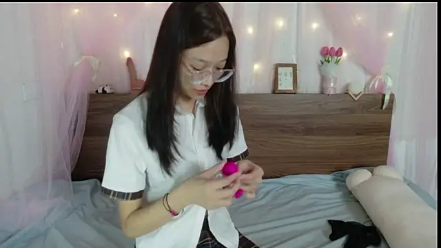 Snapshot of shy_pink_doll chatting on 5, 8, 2026 shy pink doll online show from 5, 8, 2026