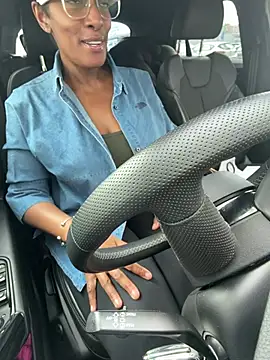 ThatNanNextDoor online show from 15, 4, 2026