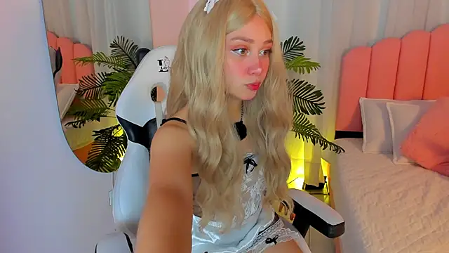 Snapshot of sweett_fire chatting on 23, 4, 2026 sweett fire online show from 23, 4, 2026