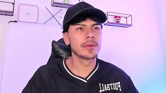 Snapshot of Izack_01 chatting on 15, 4, 2026 Izack 01 online show from 15, 4, 2026