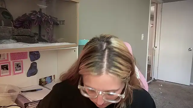 MUSCLEMOMMY1365 online show from 26, 4, 2026