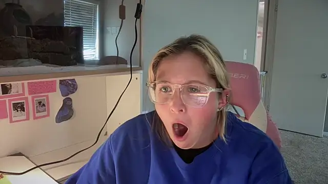 Snapshot of MUSCLEMOMMY1365 chatting on 4, 5, 2026 MUSCLEMOMMY1365 online show from 4, 5, 2026