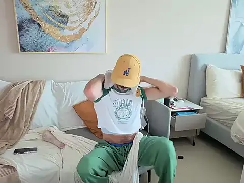 iClouddotcum online show from 17, 4, 2026