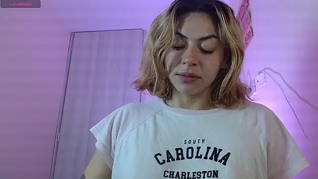 Snapshot of aprildumont chatting on 18, 7, 2026 aprildumont online show from 18, 7, 2026