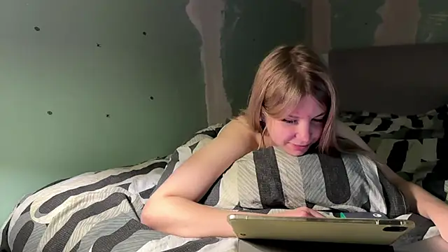 Snapshot of Skinny_girl_ chatting on 2, 7, 2026 Skinny girl online show from 2, 7, 2026