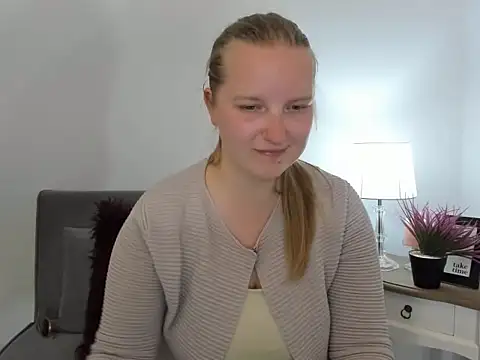 Snapshot of RoseTeacherX chatting on 21, 4, 2026 RoseTeacherX online show from 21, 4, 2026