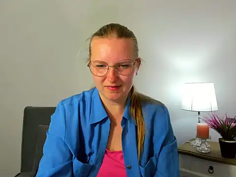 Snapshot of RoseTeacherX chatting on 30, 4, 2026 RoseTeacherX online show from 30, 4, 2026