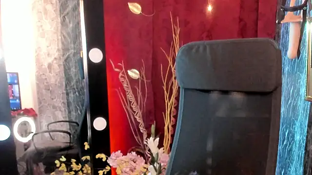 Snapshot of Queenscarlettsecret chatting on 16, 4, 2026 Queenscarlettsecret online show from 16, 4, 2026