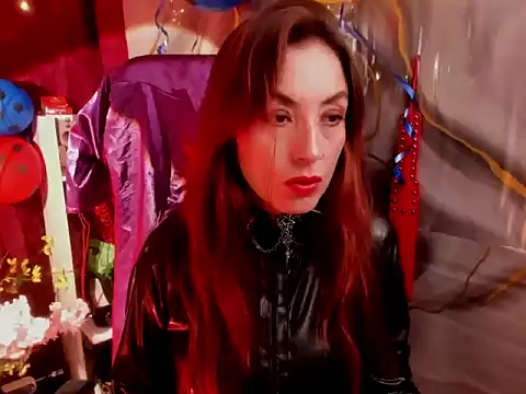 Queenscarlettsecret online show from 17, 6, 2026