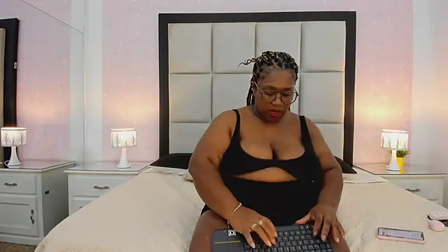 Snapshot of TreisyVixen chatting on 8, 7, 2026 TreisyVixen online show from 8, 7, 2026