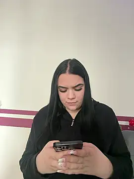 Snapshot of Elly_bttn chatting on 24, 7, 2026 Elly bttn online show from 24, 7, 2026