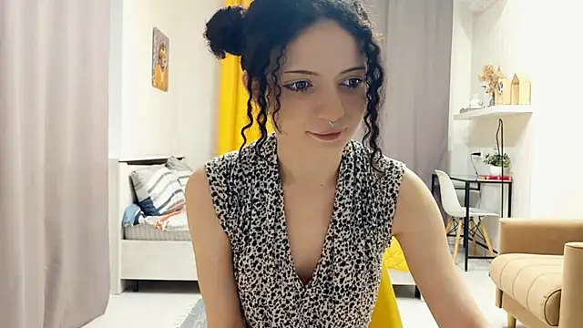 CinnamonCurl online show from 4, 6, 2026