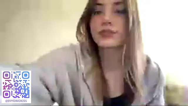 Snapshot of simmisweet chatting on 4, 5, 2026 simmisweet online show from 4, 5, 2026