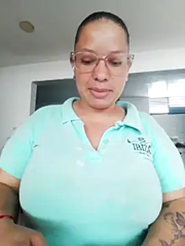 Snapshot of DivaCaliente1 chatting on 10, 5, 2026 DivaCaliente1 online show from 10, 5, 2026