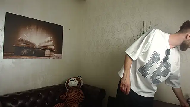 KyloEast online show from 20, 6, 2026