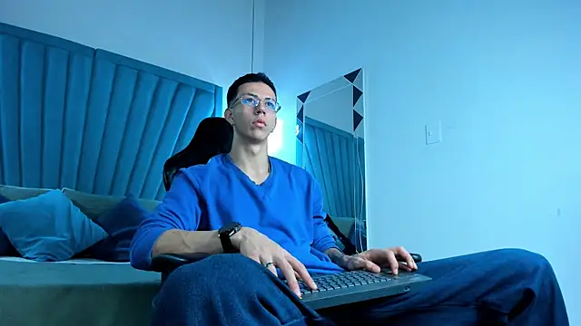 Snapshot of OliverThompsonJS chatting on 18, 6, 2026 OliverThompsonJS online show from 18, 6, 2026