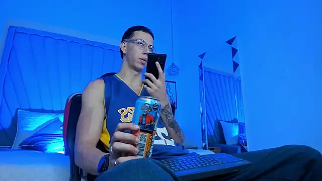 Snapshot of OliverThompsonJS chatting on 25, 6, 2026 OliverThompsonJS online show from 25, 6, 2026