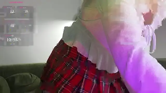 TonyaMeow online show from 17, 4, 2026