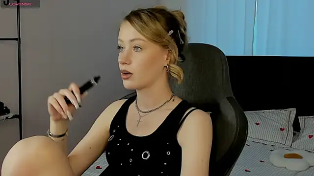 Snapshot of EvaHamilton chatting on 3, 5, 2026 EvaHamilton online show from 3, 5, 2026