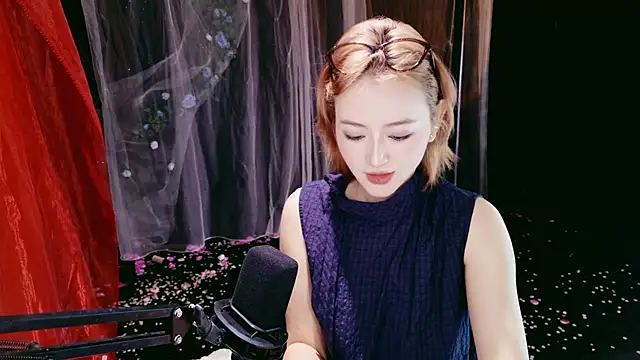 Unique Mia online show from 25, 5, 2026