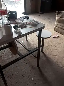  - - -larissa - - - online show from 21, 4, 2026