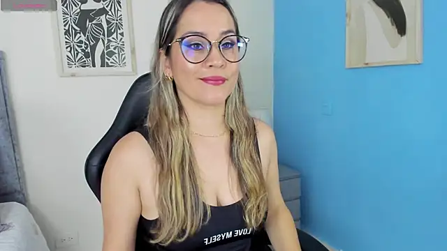 Snapshot of sugar_milff chatting on 9, 7, 2026 sugar milff online show from 9, 7, 2026