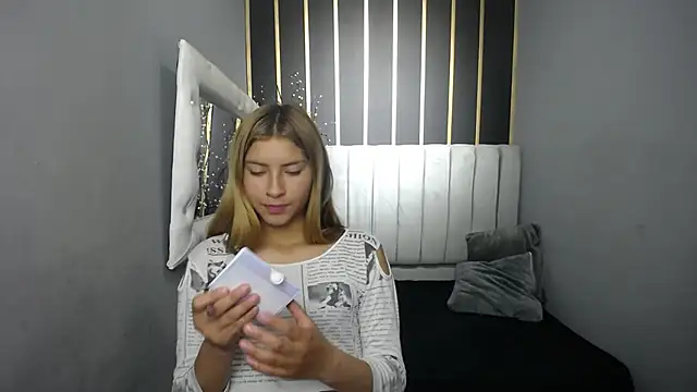 Snapshot of nancy_blonde chatting on 8, 5, 2026 nancy blonde online show from 8, 5, 2026
