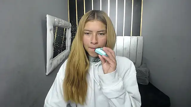 Snapshot of nancy_blonde chatting on 15, 5, 2026 nancy blonde online show from 15, 5, 2026