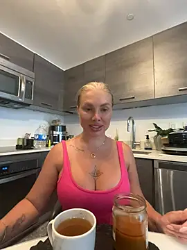 Snapshot of Karen_Luxe chatting on 20, 5, 2026 Karen Luxe online show from 20, 5, 2026