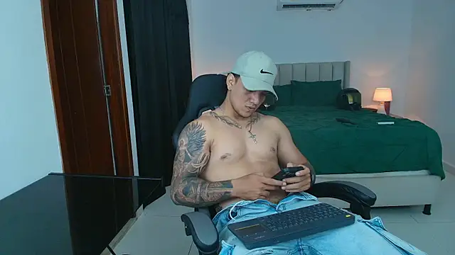 Snapshot of Mrbig_maximo chatting on 7, 6, 2026 Mrbig maximo online show from 7, 6, 2026