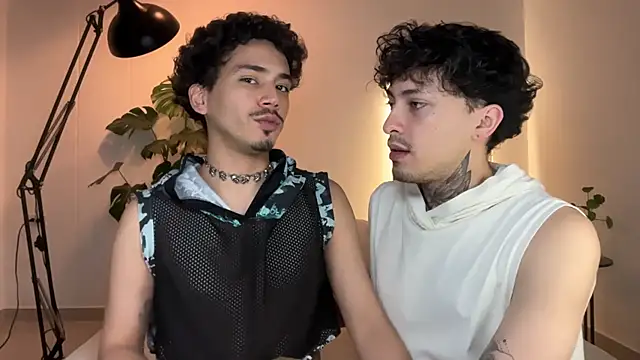 Snapshot of Noah_and_Steven chatting on 18, 5, 2026 Noah and Steven online show from 18, 5, 2026