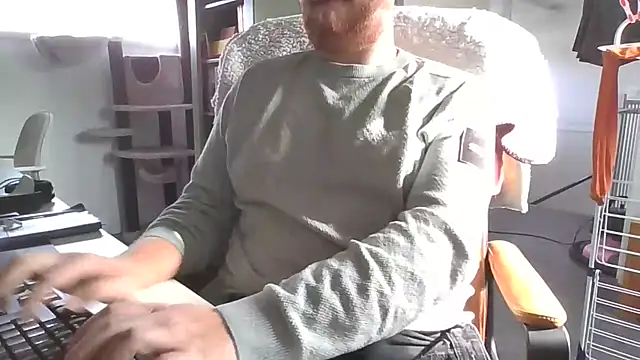 Snapshot of richard9718 chatting on 5, 5, 2026 richard9718 online show from 5, 5, 2026