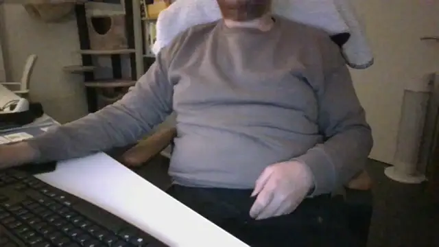 Snapshot of richard9718 chatting on 6, 5, 2026 richard9718 online show from 6, 5, 2026