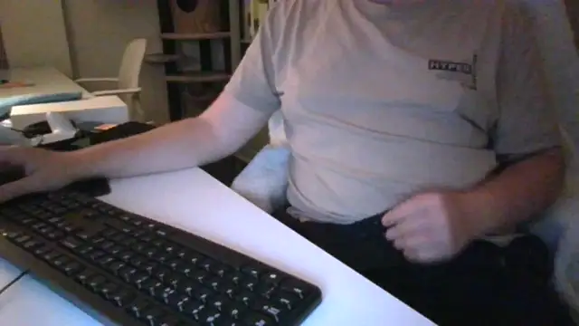 Snapshot of richard9718 chatting on 9, 5, 2026 richard9718 online show from 9, 5, 2026