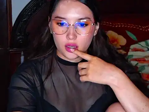 Snapshot of alara-estrella chatting on 24, 5, 2026 alara-estrella online show from 24, 5, 2026