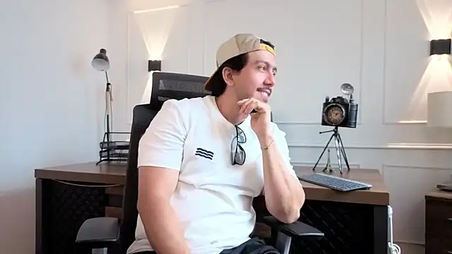 andrewmuscle online show from 22, 4, 2026